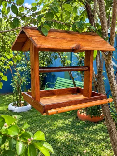 Comedouro tratador para pássaros livres