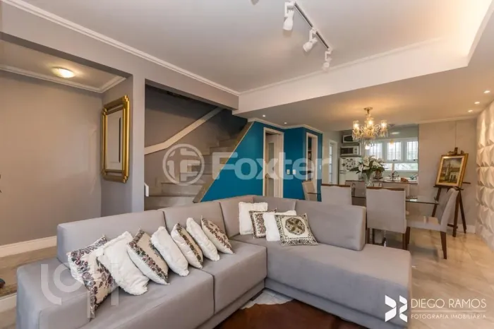 Casa à venda em Mário Quintana com 250 m², 4 quartos, 2 suítes, 2 vagas