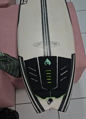 Prancha de Surf novinha / Epóxy / 5.9" / 28,10 litros / Deck traseiro