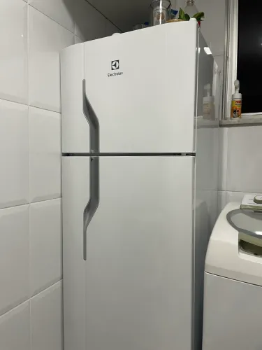 Geladeira Electrolux Frost Free - 260L