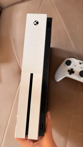 XBOX ONE S 1TB + CONTROLE