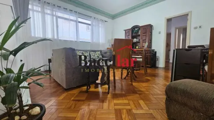 Apto. Tipo Casa 3 Quartos, Suíte, Área externa e Vaga à Venda na Tijuca!!! Próximo ao Larg