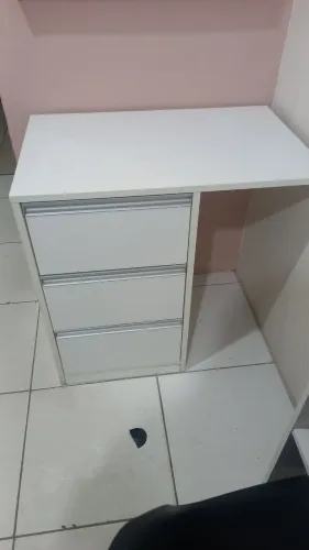 Bancada para manicure ou salão. Serve para multiuso .ela é de MDF obs:retirar em jauá 