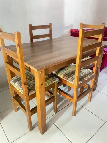 Mesa 4 cadeiras por apenas 500$