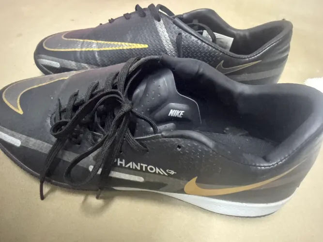 Chuteira Nike phantom
