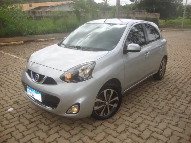 Nissan March SL 1.6 16V Flexstart 5P Aut. 2017
