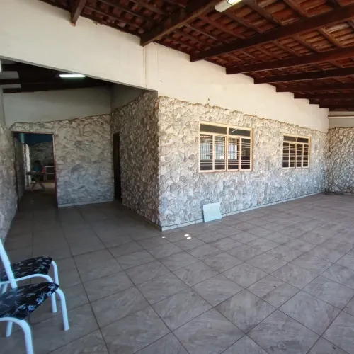 Casa De 2/4 C Suite No Parque Industrial De Goiania
