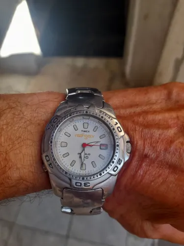 Vendo um relógio tisor funcionando perfeitamente