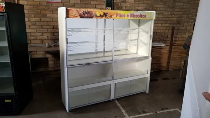 Expositor para Pães, Bolos e Biscoitos 1,90m com portas