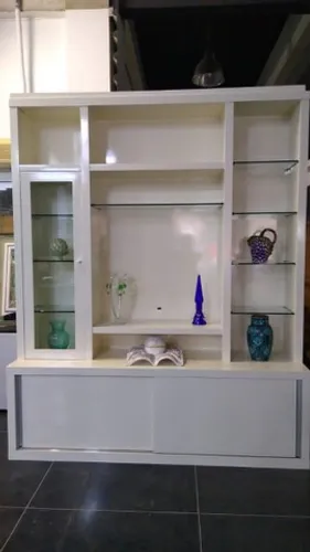 Estante ou Home Theater cor Off White em Laca -usado