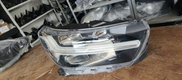 Farol volvo xc40 2017 2018 2019 