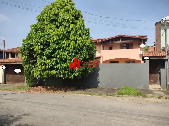 Sobrado a venda no condomínio Baronesa, com 5 dormitórios sendo 2 suítes, sala para 3 ambi