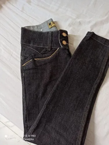 Vendo uma calça jeans preta 