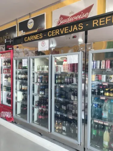 Expositor alto balcão auto-serviço laticínios, bebidas e frios em geral.