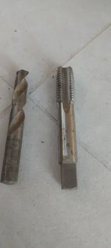 Vendo um par de brocas