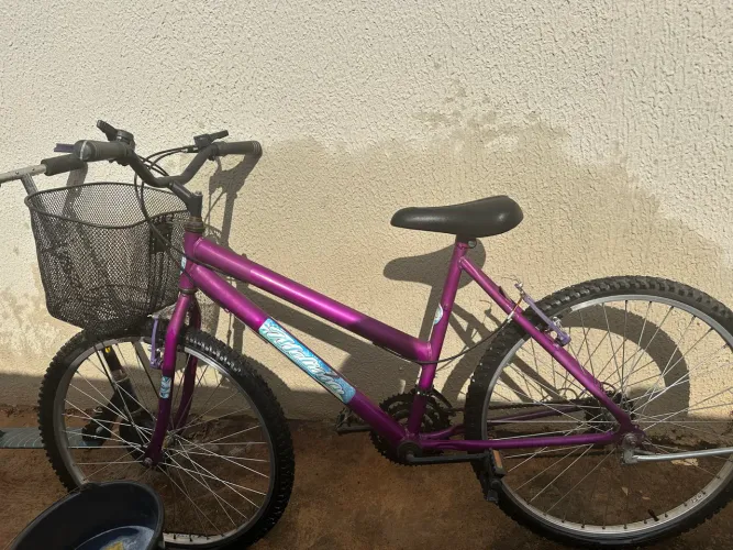Bicicleta Aro 24 - Feminina - Roxa, em ótimo estado!