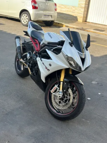 Daytona 675 (Faço financiamento também)