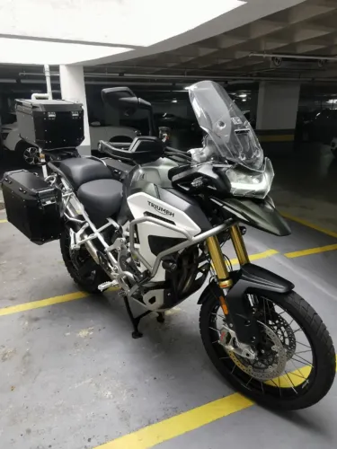 Triumph Tiger 1200 Rally Explorer IPVA 2026 Pago Baús Acessórios