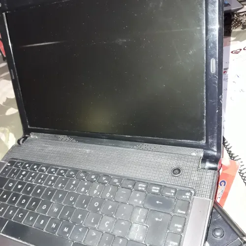 Notebook Marca Win com defeito, para retirada de peças