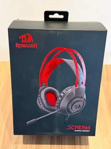 Headset gamer Redragon Scream RGB preto