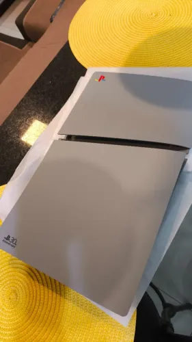 Capa console PlayStation 5 edição 30 anos