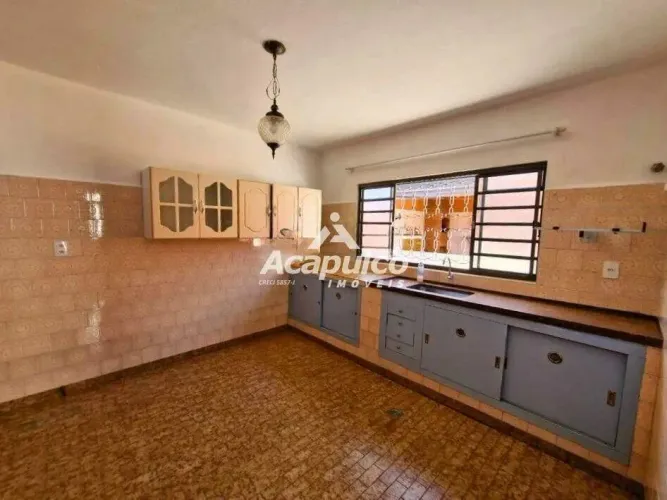 Casa para alugar com 03 quartos e 04 vagas de garagem no bairro Jardim São Roque em Americ