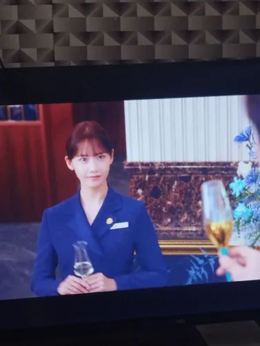 TV... ESMART  SEMI NOVA.