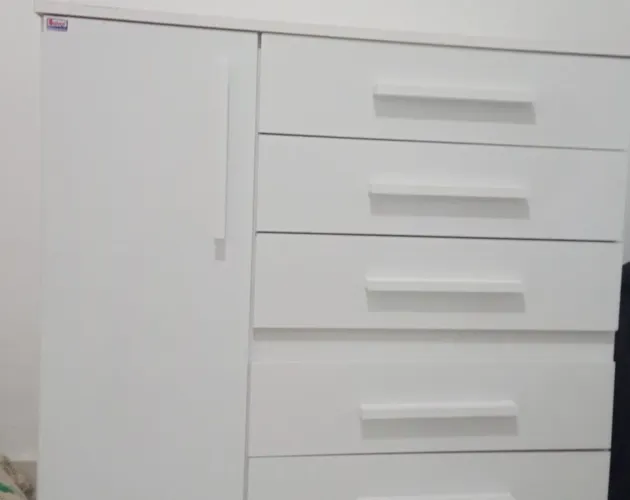 Cômoda branca 5 gavetas