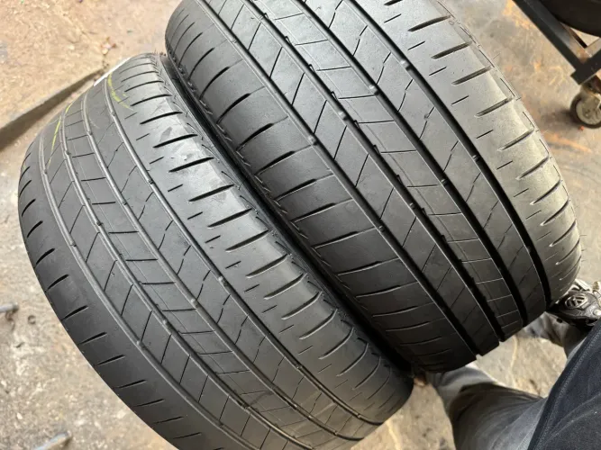 Par de Pneus Bridgestone Aro 17 Turanza T005 225/45R17 91W, 70% vida útil