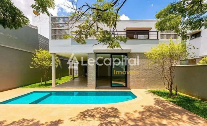 Sobrado 3 suítes/piscina/condomínio fechado