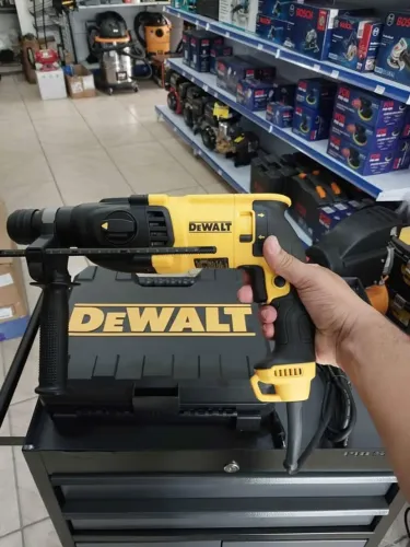 Martelete combinado c/ mandril SDS 800w e maleta DeWalt (Loja/Nova)