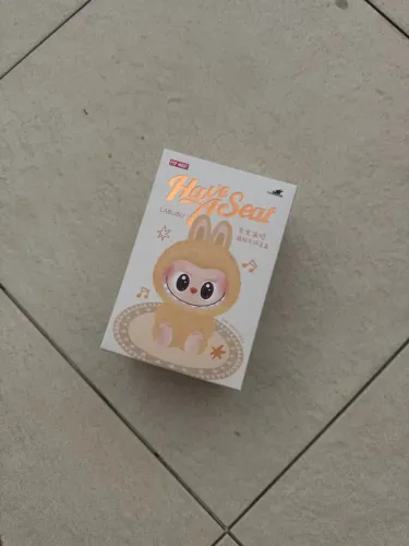 Pop Mart Labubu Have a Seat - Colecionável