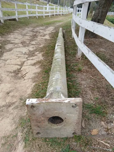 Poste galvanizado de 6 MTS