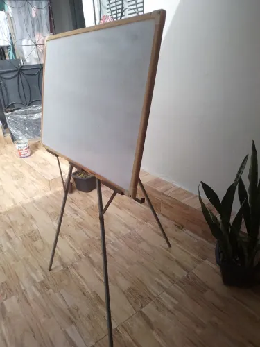 Cavalete de ferro e quadro 