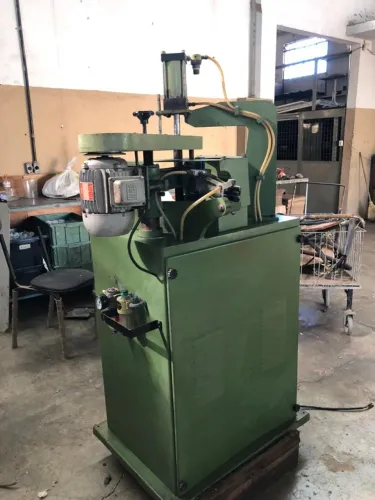 Maquina Industrial Frisadora de Chinelo Automatica