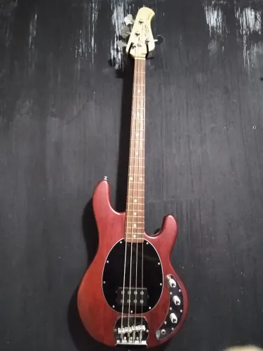 Baixo Music Man StingRay Sterling 