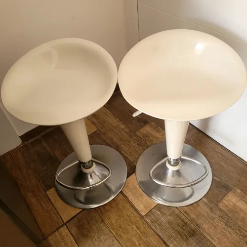 Banquetas modernas com design elegante - 200 cada