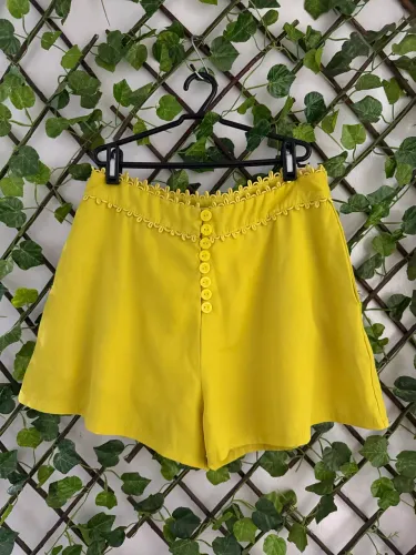 Short amarelo 