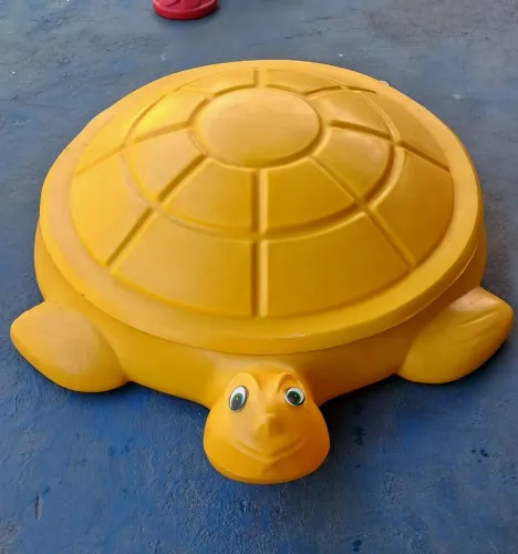 Tartaruga piscina de areia, água e bolinhas