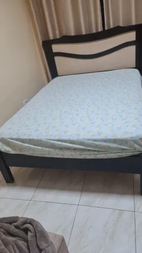 Cama de Casal com Cabeceira Elegante