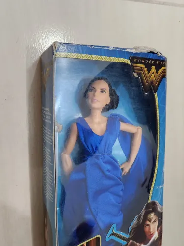Boneca Mulher Maravilha - princesa Diana - filme - vestido azul - Barbie Mattel 30 cm