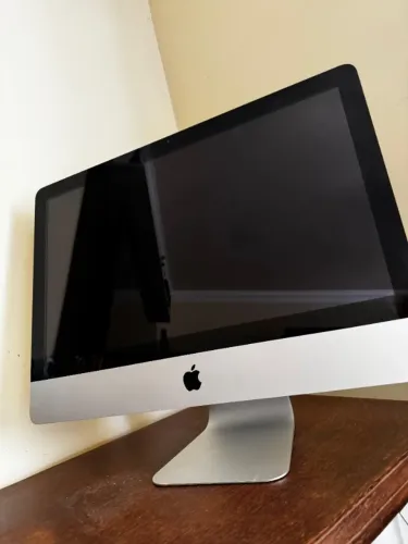 iMac 21.5インチ 2010 core i3 4GB 500GB iMac 3.06GHz Intel Core i3 4GB 500GB SuperDrive 21.5