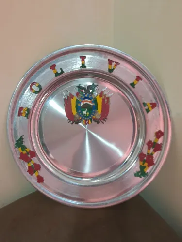 BELO PRATO DE METAL DECORATIVO - TAMANHO GRANDE