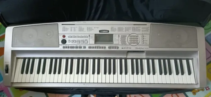 Teclado Yamaha DGX- 300