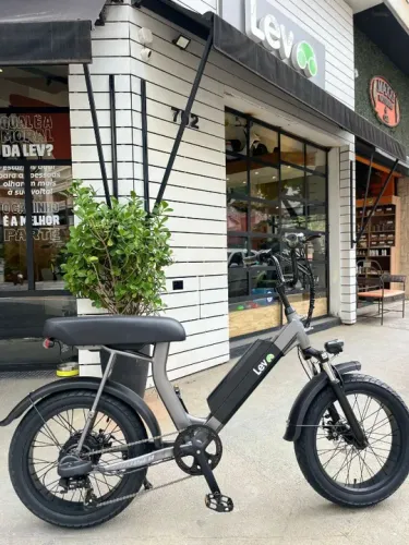 CRUISER LEV- SEMI NOVA 