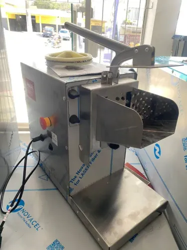 NZ. Ralador automático de queijo, cocô e chocolate MALTA