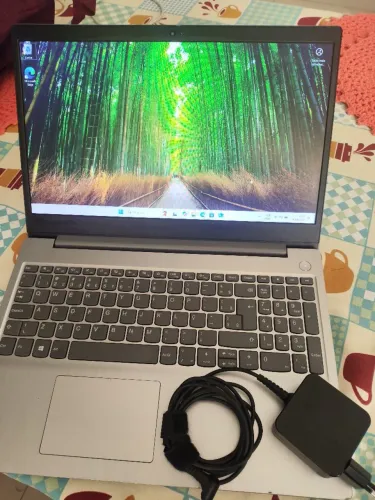 Notebook Lenovo 15,6" - Ideal para Estudos e Tarefas do Dia a Dia! (Usado)