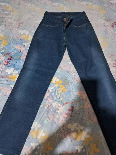 Calça Jeans Azul - Skinny - Detalhes em Strass