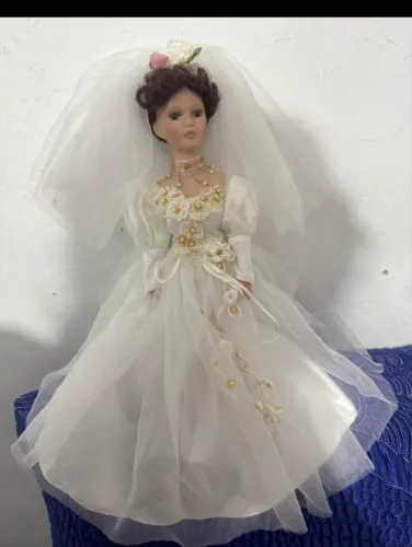 Vende-se boneca de porcelana 