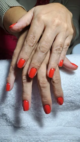 MANICURE À DOMICÍLIO  